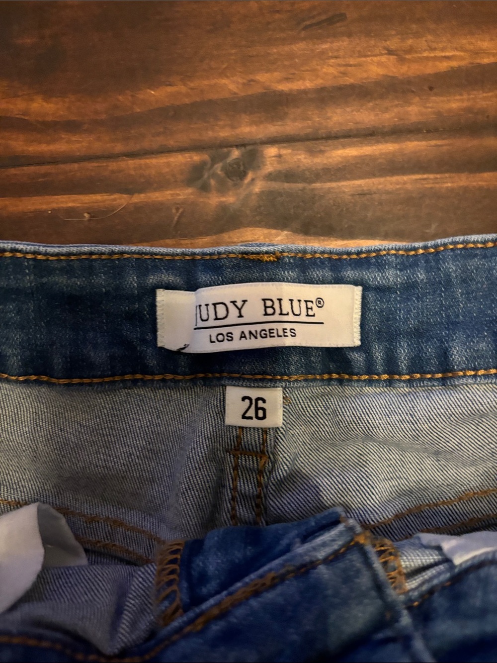 Judy Blue roll cuff jean denim shorts 26 - Picture 2 of 4
